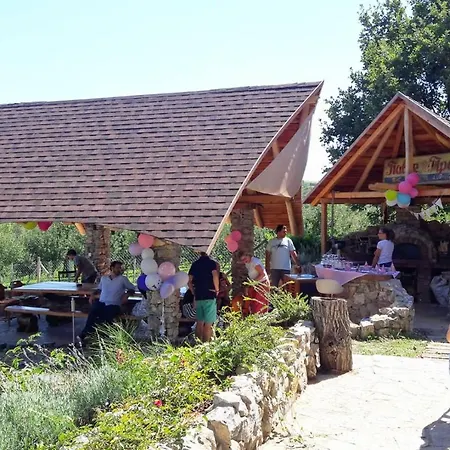 Rustic Cottage Jarilo, An Oasis Of Peace In Nature Ležimir Esterno foto